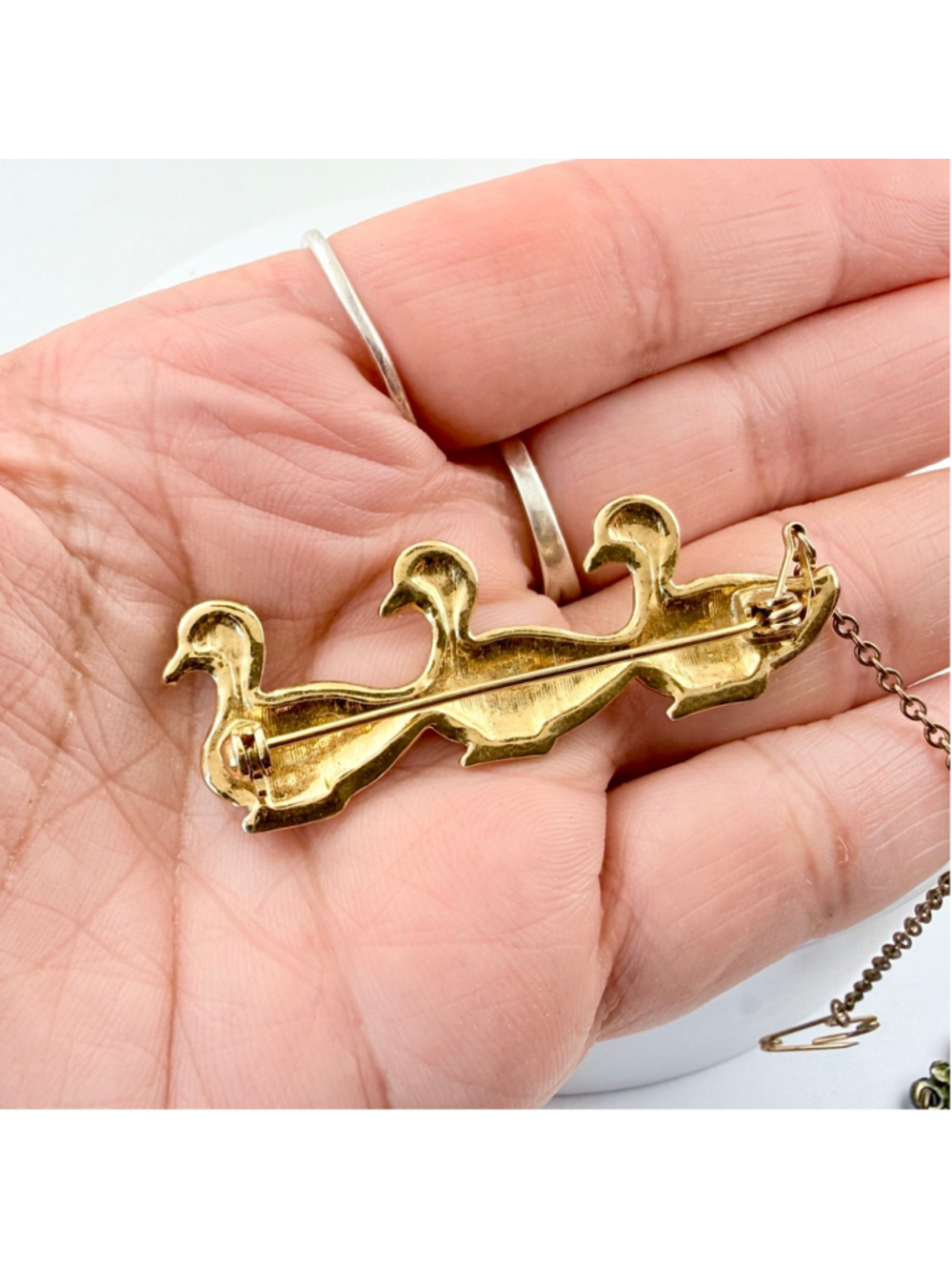 Vintage 1970s Duck Brooch Silver Sparkle Enamel, Triple Duck Pin, Figural Animal - Picture 4 of 7